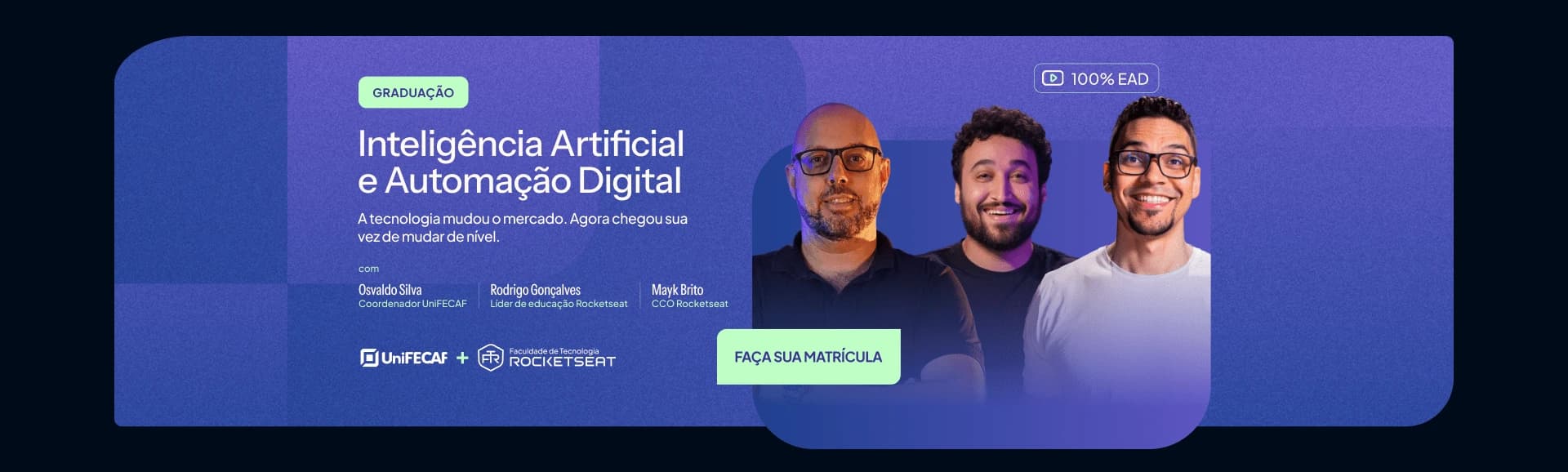 Imagem de uma moça num fundo azul com a frase: Graduação semipresencial - Experiência universitária com flexibilidade
