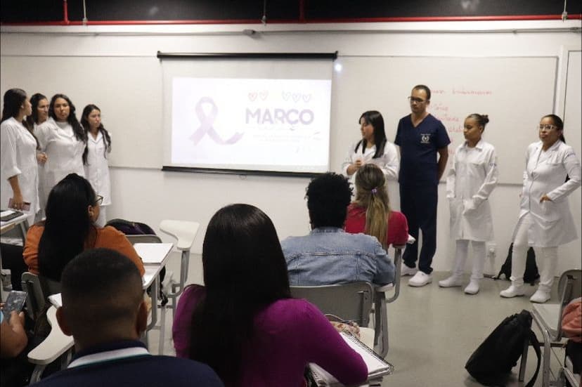 Aula de enfermagem, o que se aprende na faculdade de enfermagem UniFECAF