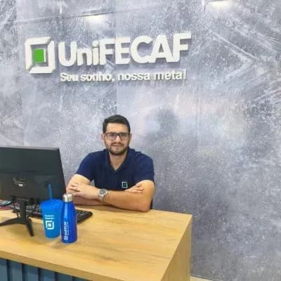 https://sublime-deer-e691adf5e6.media.strapiapp.com/coordenador_gestor_agronomia_54780026f0.webp da Maicon Dener de Oliveira Carneiro, coordenadora do curso de Gestão do Agronegócio EAD