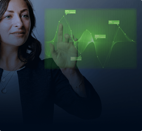 Mulher interagindo com um gráfico em uma tela holográfica